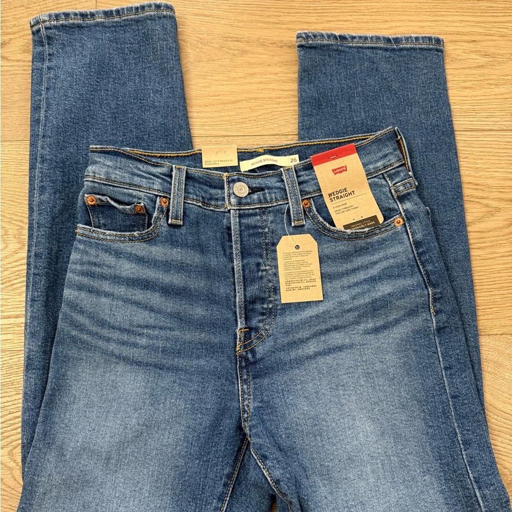 Levi's Denim Jeans in Classic Blue Wedgie Straight